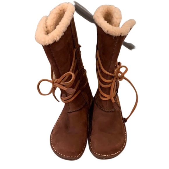 UGG Catalina Sheapskin. brown suede, lace up boots size 8 - Picture 2 of 7
